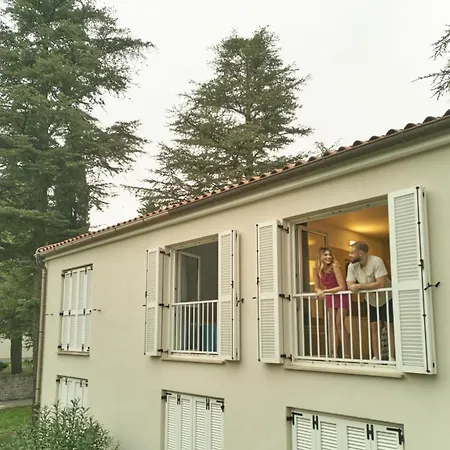 - & Adria Hotel