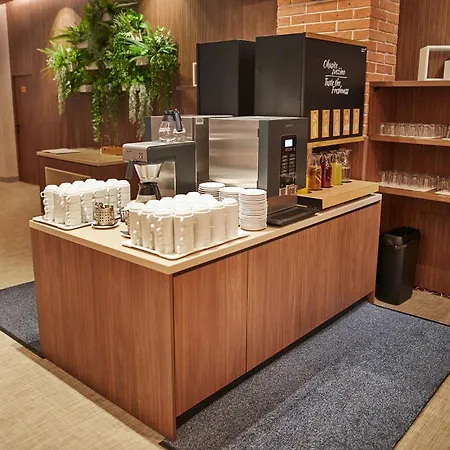- & Adria Hotel
