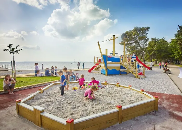 - Hotel&resort Adria Hotel 4*